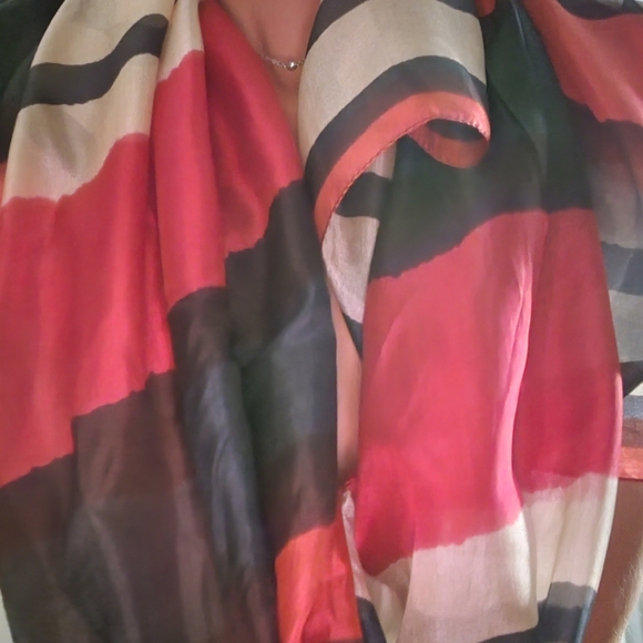 100% silk scarf/wrap - Picture 1 of 7